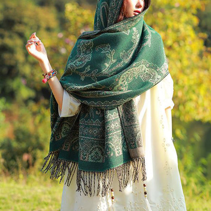 Bufanda de viaje acogedora con diseño de patrón de hojas tibetanas vintage de Buddha Stones