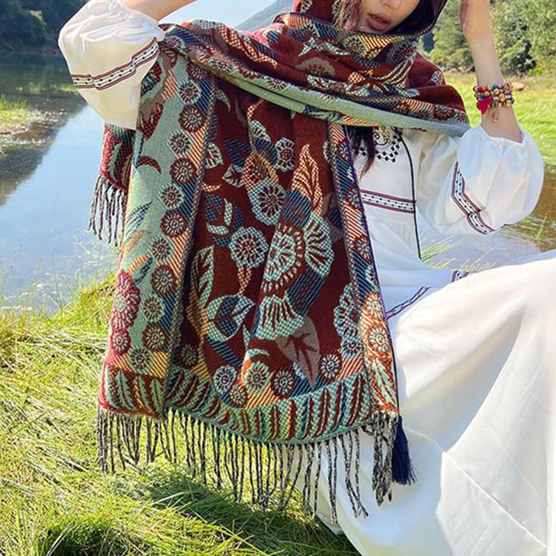 Bufanda de viaje acogedora con diseño de hojas florales y flores tibetanas de Buddha Stones