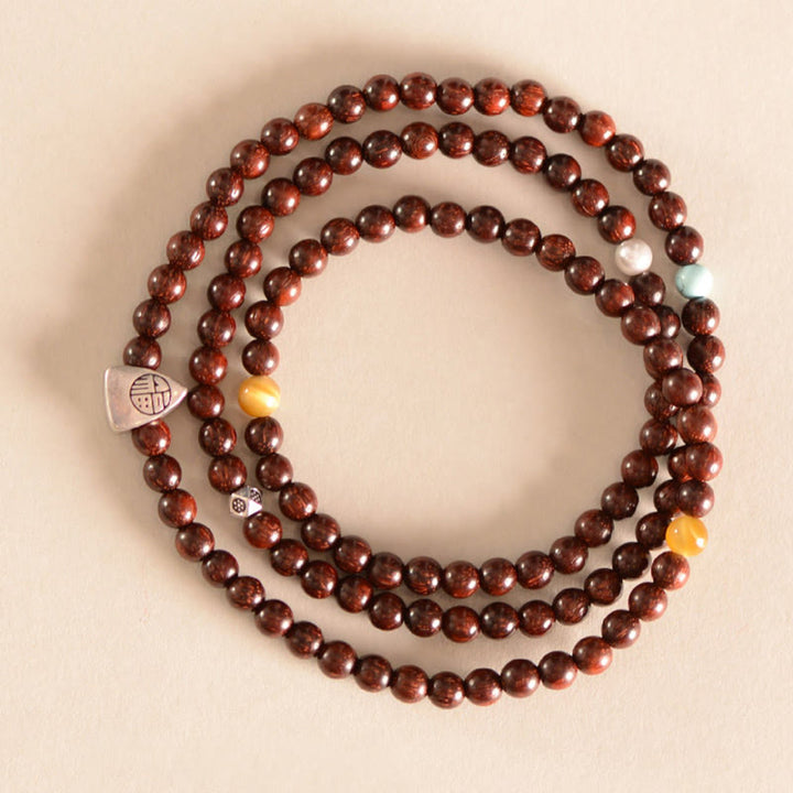 Pulsera de triple envoltura de protección de carácter Fu de sándalo rojo de hoja pequeña india de plata de ley 925 con Buddha Stones