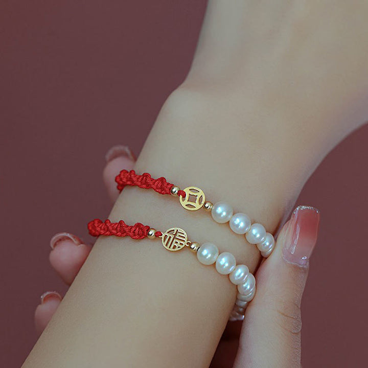 Pulsera de hilo rojo trenzada con protección de la suerte y perlas chapadas en oro de 14 quilates