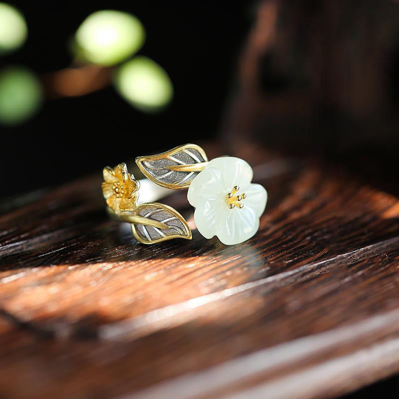 Anillo de la suerte de la hoja de la flor del ciruelo del jade blanco del cobre plateado 925 de las Buddha Stones