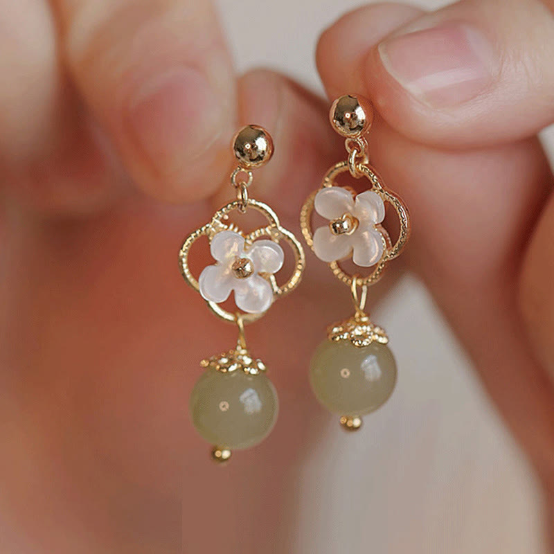 Pendientes colgantes de bendición con cuentas de jade, flor de piedra Tridacna de Buddha Stones