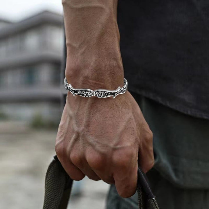 Brazalete de pulsera de la suerte tallada con patrón de plumas de alas de ángel de Buddha Stones