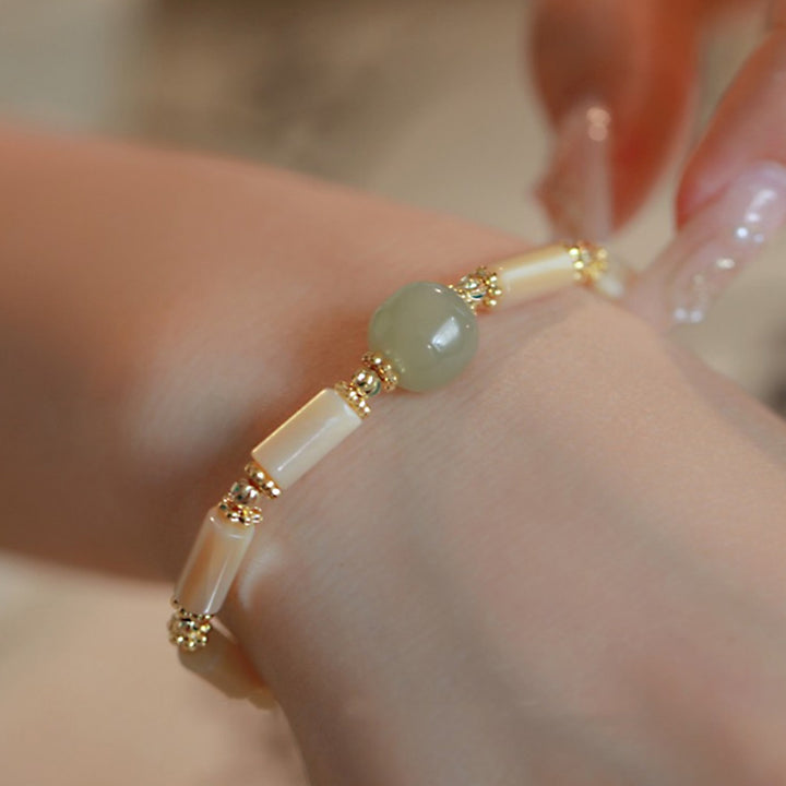 Pulsera con patrón de bambú con cuentas de jade hetiano de piedra Tridacna chapada en oro de 14 quilates con Buddha Stones