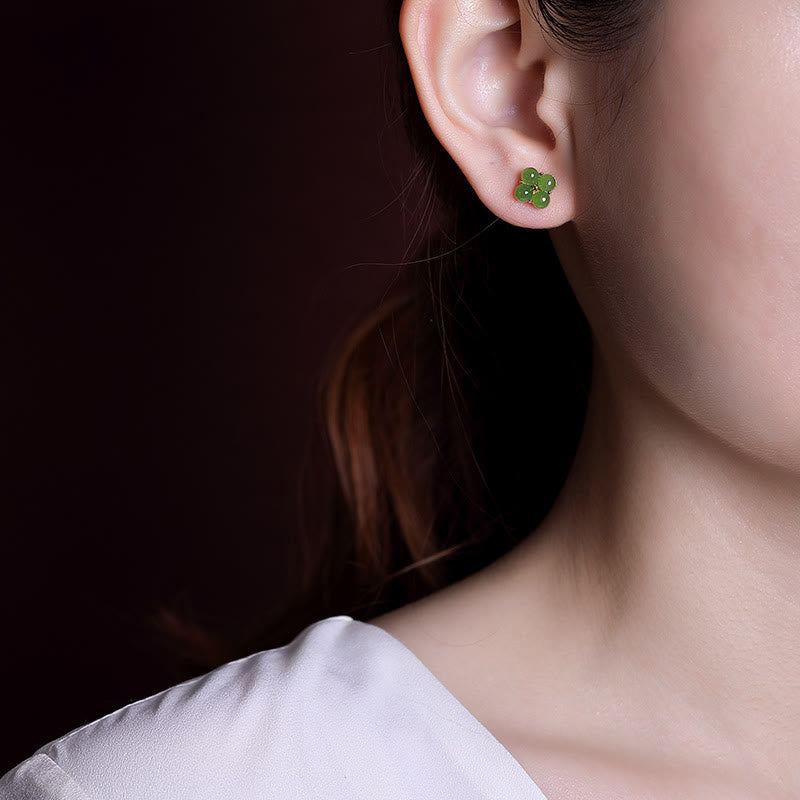 Pendientes de tuerca de la suerte con trébol de cuatro hojas de jade cian natural chapado en plata de ley 925 con Buddha Stones