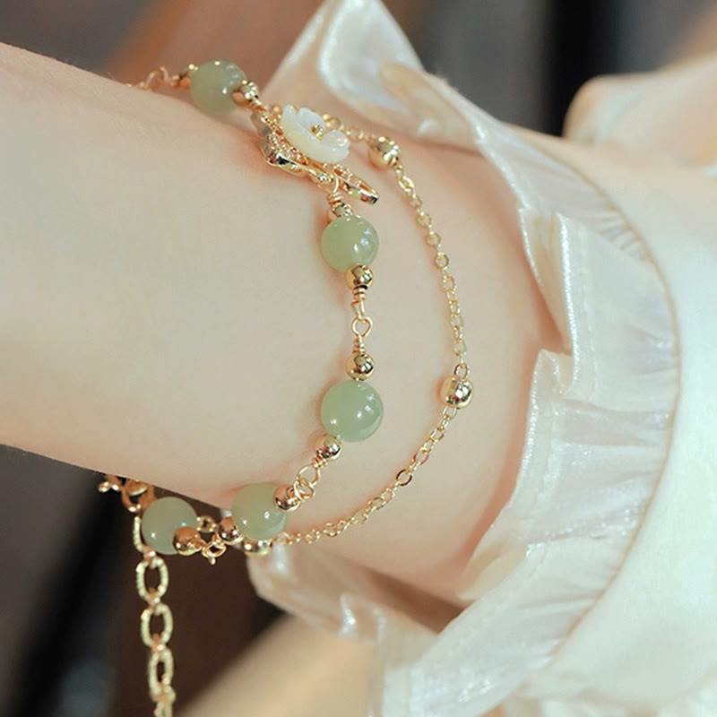 Buddha Stones Pulsera de la Suerte de Doble Capa con Flor de Piedra Tridacna y Mariposa de Jade chapada en Oro de 14 Quilates
