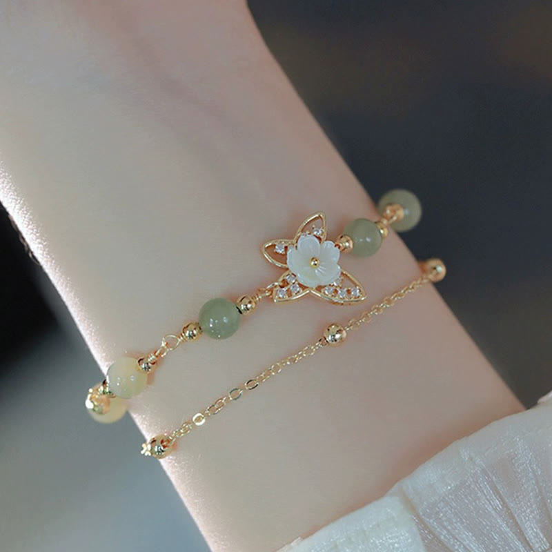 Buddha Stones Pulsera de la Suerte de Doble Capa con Flor de Piedra Tridacna y Mariposa de Jade chapada en Oro de 14 Quilates