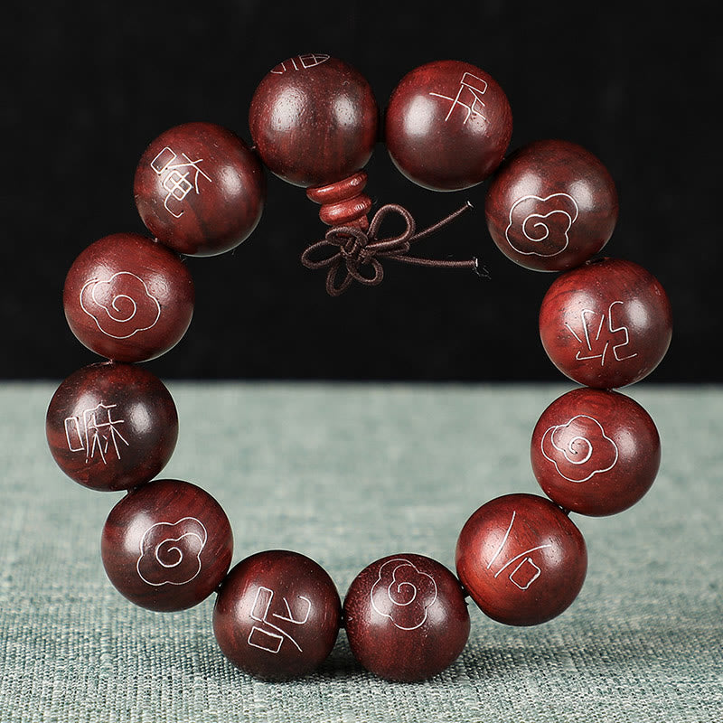 Pulsera de protección de nubes auspiciosas con carácter Om Mani Padme Hum de sándalo rojo de hoja pequeña con incrustaciones de plata de ley 925 con Buddha Stones