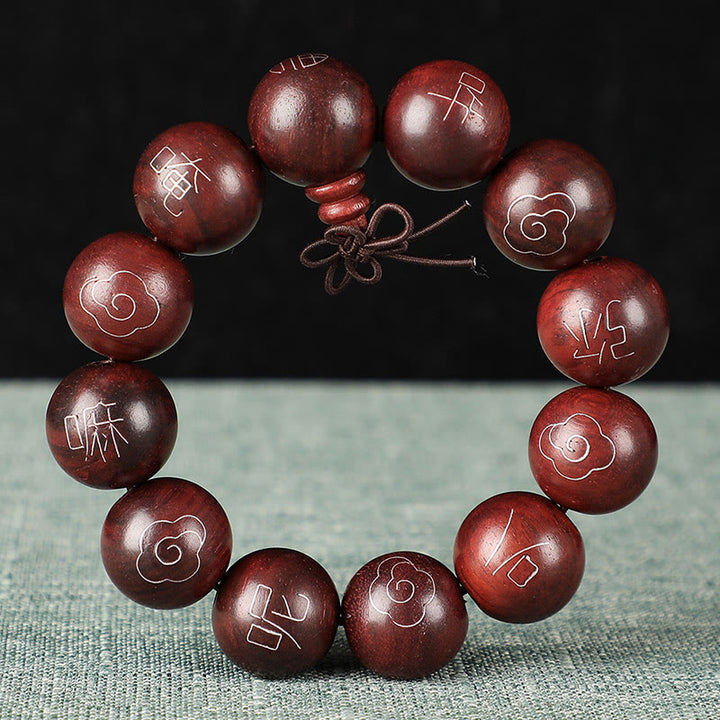 Pulsera de protección de nubes auspiciosas con carácter Om Mani Padme Hum de sándalo rojo de hoja pequeña con incrustaciones de plata de ley 925 con Buddha Stones