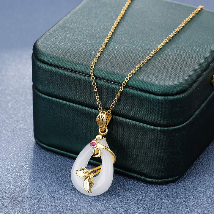 Collar con colgante de fortuna con diseño ovalado de jade y Buddha Stones
