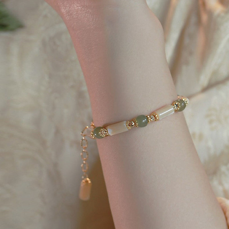 Pulsera con patrón de bambú con cuentas de jade hetiano de piedra Tridacna chapada en oro de 14 quilates con Buddha Stones